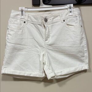 Maurice’s white denim shorts size 9/10